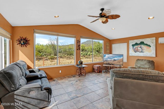 7736 W Copper Nugget Drive, Tucson, AZ 85735