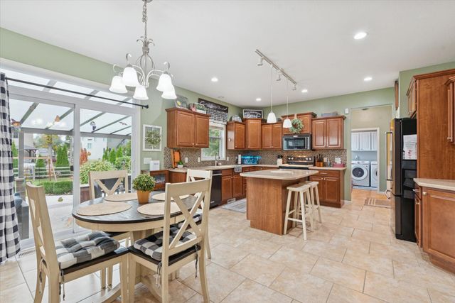 2449 White Aspen Road, Sylvania, OH 43560