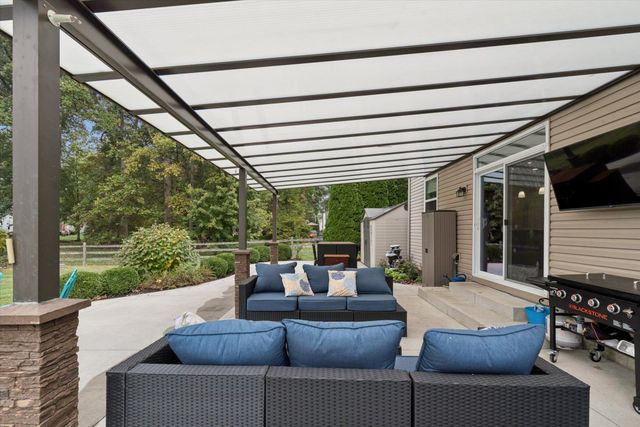 2449 White Aspen Road, Sylvania, OH 43560