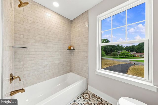 108 BLUE ANCHOR RD, Sicklerville, NJ 08081