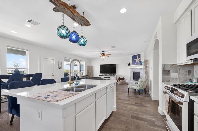 1300 Menard Avenue, Seabrook, TX 77586