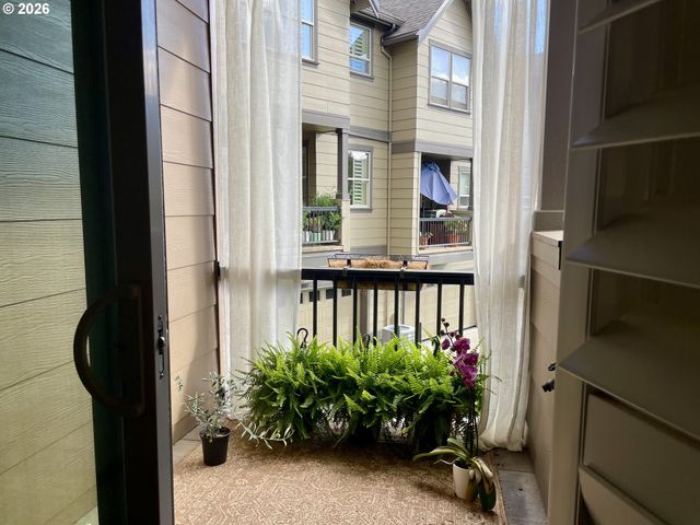 10218 Sw TAYLOR St, Portland, OR 97225