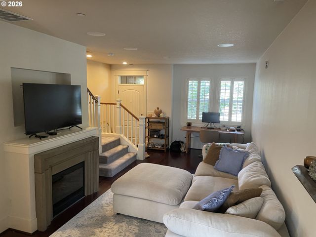 10218 Sw TAYLOR St, Portland, OR 97225
