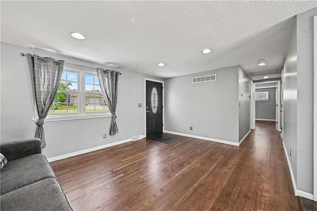 5215 NE 60th Terrace, Kansas City, MO 64119