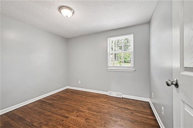 5215 NE 60th Terrace, Kansas City, MO 64119