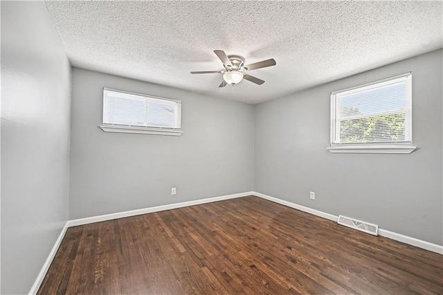 5215 NE 60th Terrace, Kansas City, MO 64119