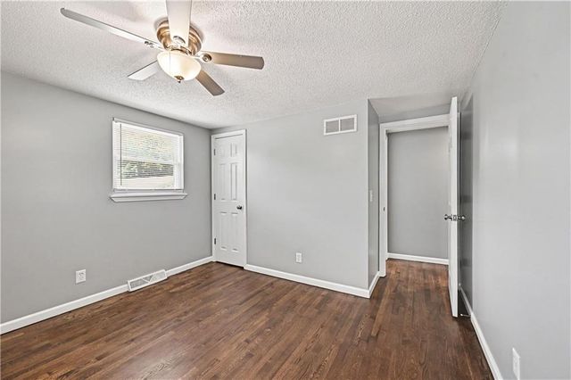 5215 NE 60th Terrace, Kansas City, MO 64119