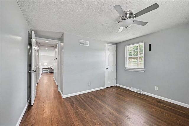 5215 NE 60th Terrace, Kansas City, MO 64119