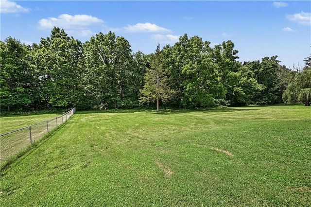 5215 NE 60th Terrace, Kansas City, MO 64119