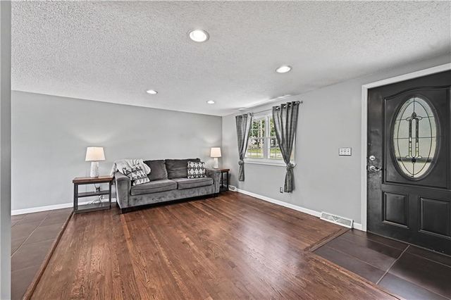 5215 NE 60th Terrace, Kansas City, MO 64119