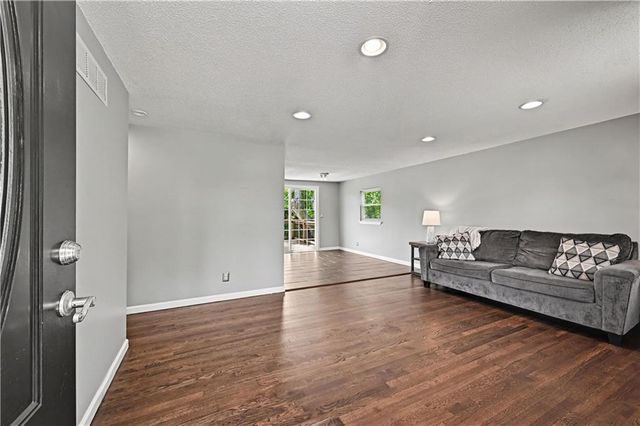 5215 NE 60th Terrace, Kansas City, MO 64119