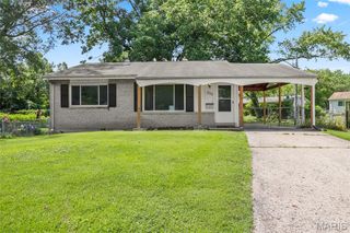 220 Versailles Drive, Florissant, MO 63031