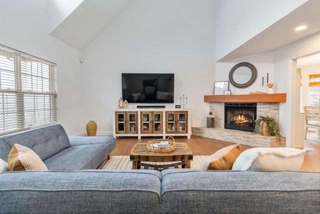 386 Whisper Woods Drive, Somerset, KY 42503