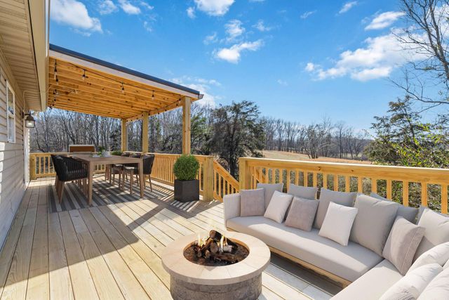 386 Whisper Woods Drive, Somerset, KY 42503