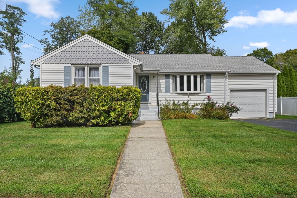 40 Delaware Drive, Stratford, CT 06614