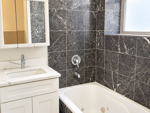 5142 S Ingleside Avenue 2C, Chicago, IL 60615