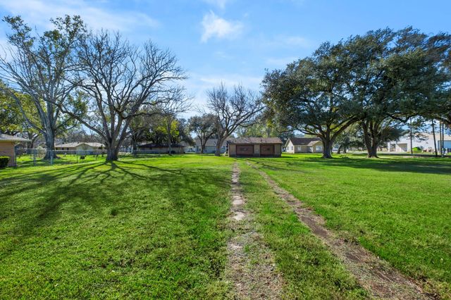 9310 Main Street, Needville, TX 77461