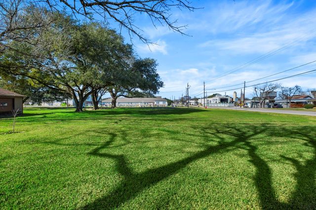 9310 Main Street, Needville, TX 77461