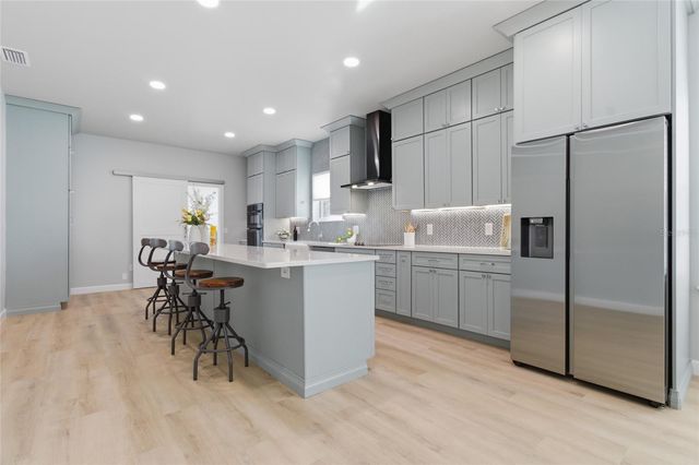 494 39TH AVENUE N, St Petersburg, FL 33703