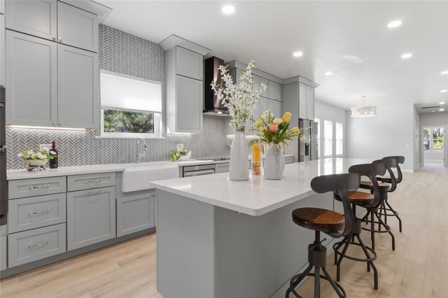 494 39TH AVENUE N, St Petersburg, FL 33703