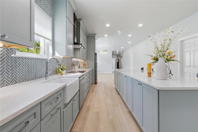 494 39TH AVENUE N, St Petersburg, FL 33703