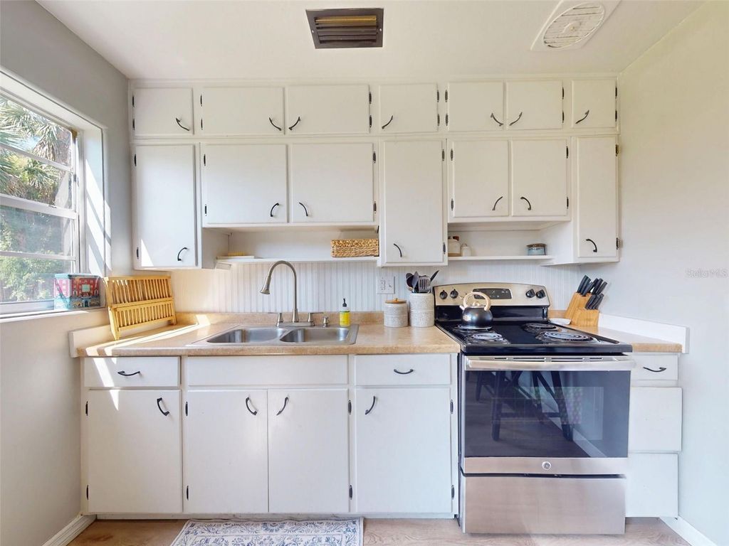 Image 12 of property listing at 903 CONRAD DRIVE, New Smyrna Beach, FL 32168