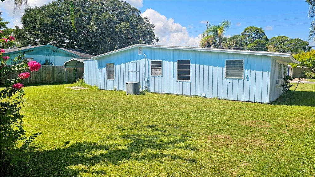 Image 4 of property listing at 903 CONRAD DRIVE, New Smyrna Beach, FL 32168