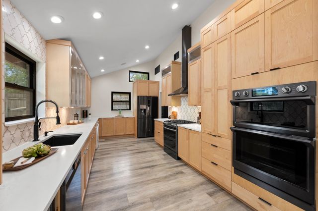 2205 Monarch DR, Austin, TX 78748