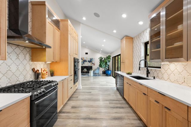 2205 Monarch DR, Austin, TX 78748