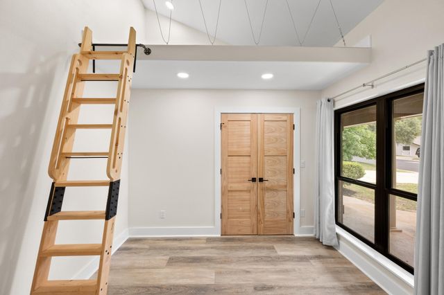 2205 Monarch DR, Austin, TX 78748