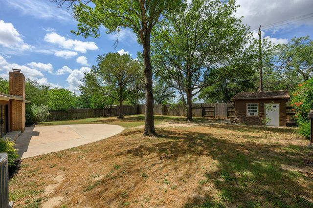 2205 Monarch DR, Austin, TX 78748