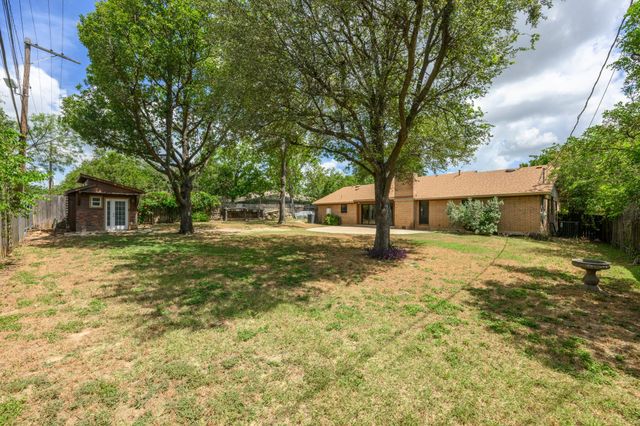 2205 Monarch DR, Austin, TX 78748