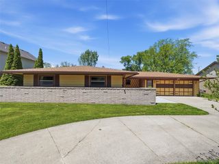 22605 Dorion Street, St. Clair Shores, MI 48082