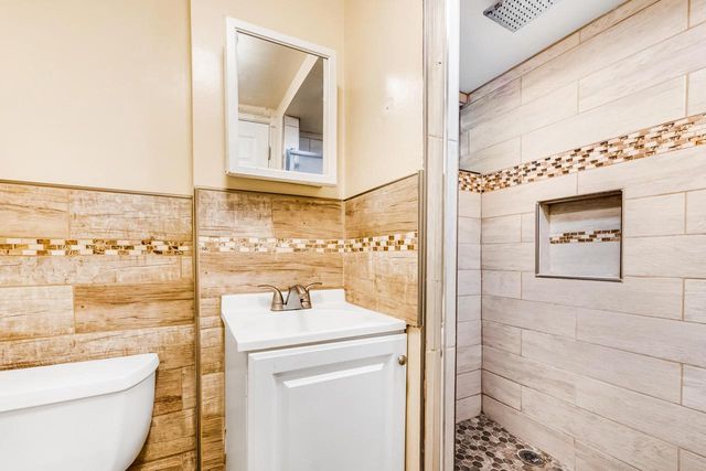 4517 S Kansas AVENUE, Saint Francis, WI 53235