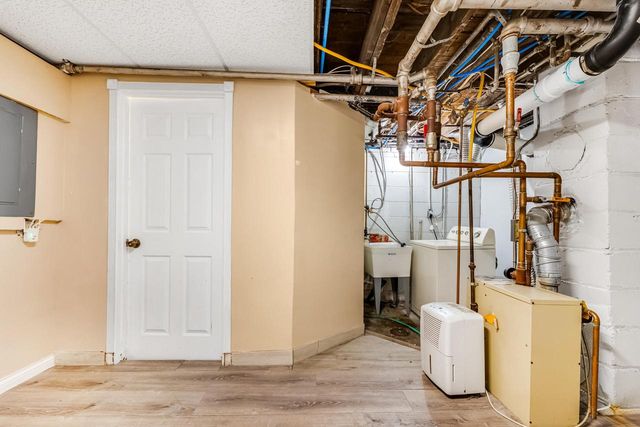 4517 S Kansas AVENUE, Saint Francis, WI 53235