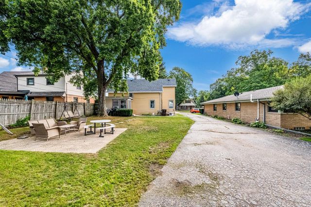 4517 S Kansas AVENUE, Saint Francis, WI 53235