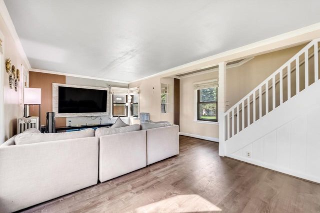 4517 S Kansas AVENUE, Saint Francis, WI 53235