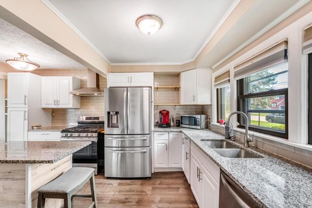 4517 S Kansas AVENUE, Saint Francis, WI 53235