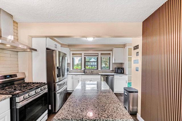 4517 S Kansas AVENUE, Saint Francis, WI 53235
