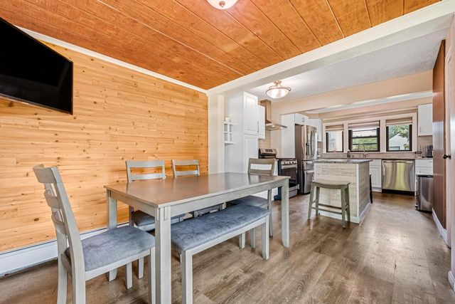 4517 S Kansas AVENUE, Saint Francis, WI 53235