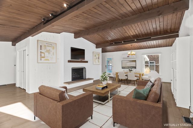 537 County Line Road, Highland Park, IL 60035