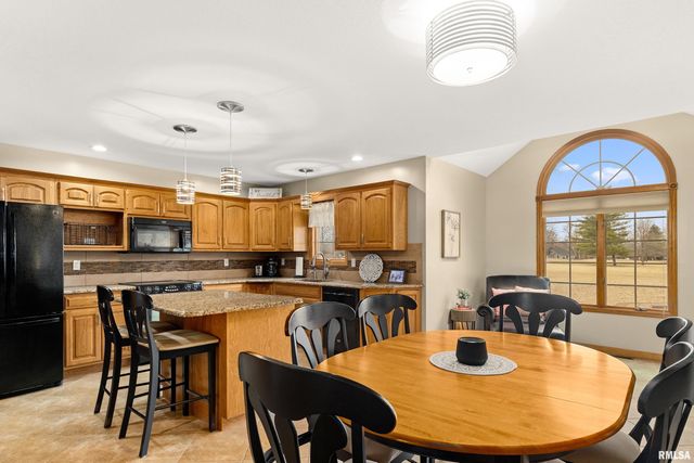 3316 SHERIDAN Road, Pekin, IL 61554