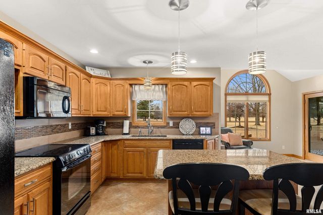 3316 SHERIDAN Road, Pekin, IL 61554