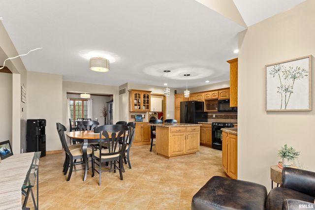 3316 SHERIDAN Road, Pekin, IL 61554