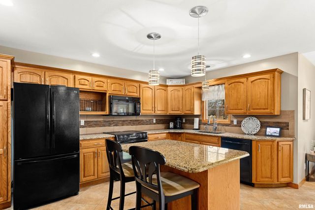 3316 SHERIDAN Road, Pekin, IL 61554