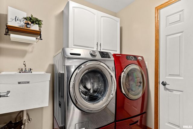 3316 SHERIDAN Road, Pekin, IL 61554