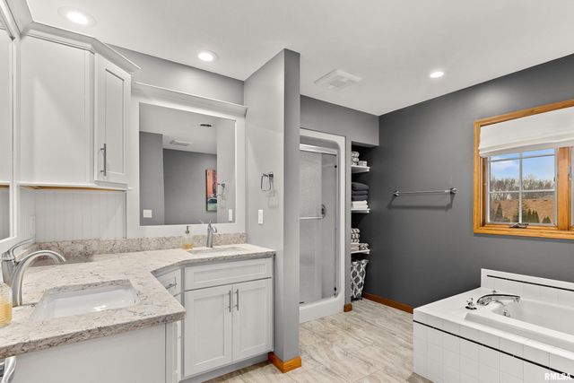 3316 SHERIDAN Road, Pekin, IL 61554