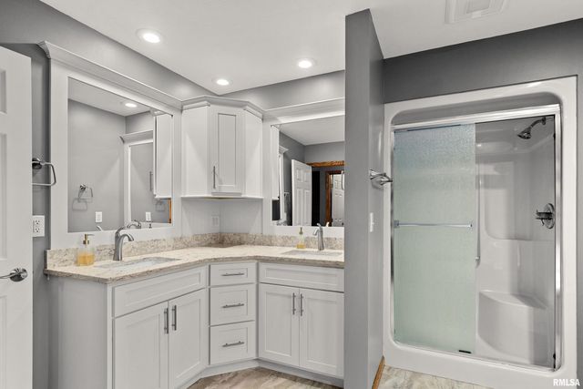 3316 SHERIDAN Road, Pekin, IL 61554