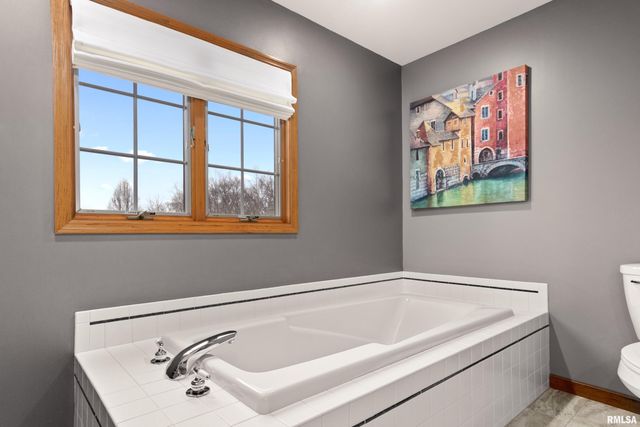 3316 SHERIDAN Road, Pekin, IL 61554