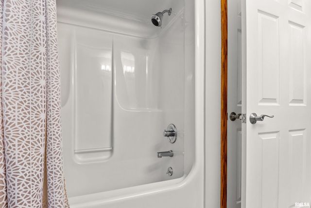 3316 SHERIDAN Road, Pekin, IL 61554